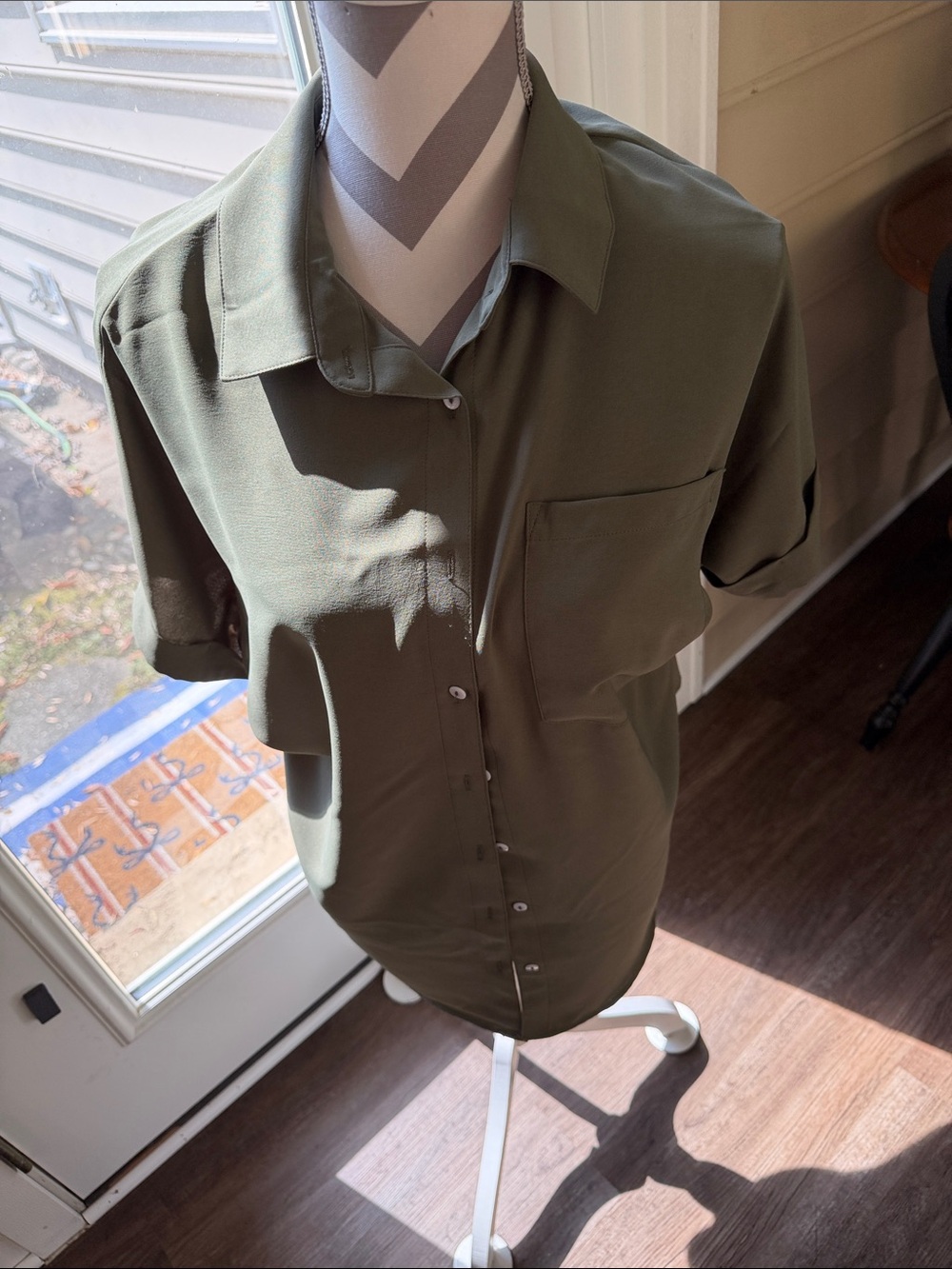 Men's Olive Green Short-Sleeve Button-Down Shirt
